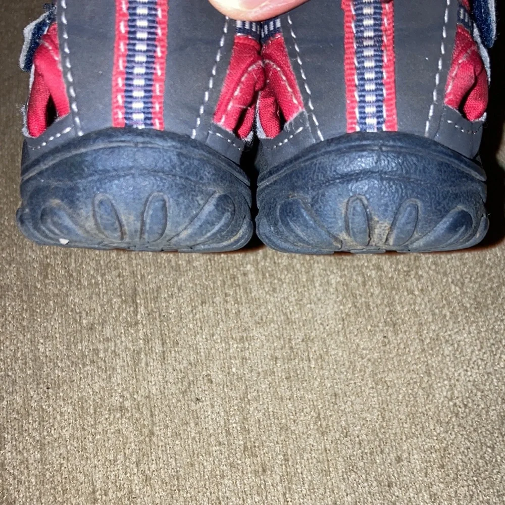 OSHKOSH B’Gosh Baby Sandals Size 6